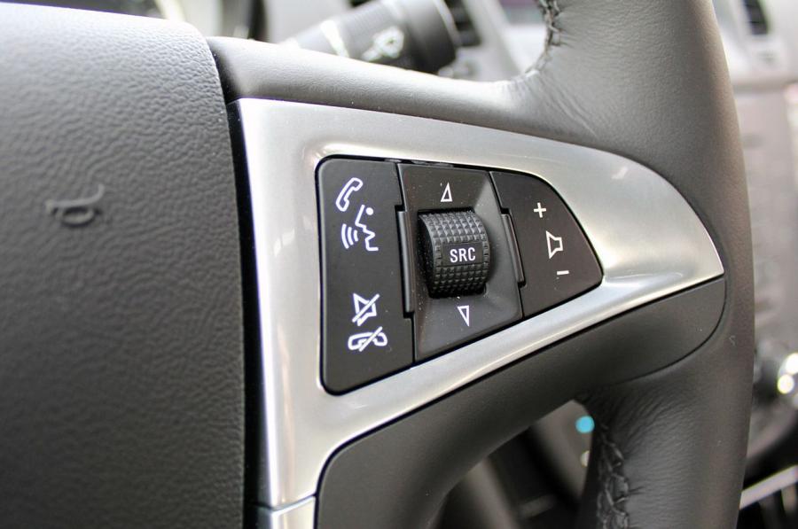  Buick Regal CXL 2011 года  (фото 26 из 47)